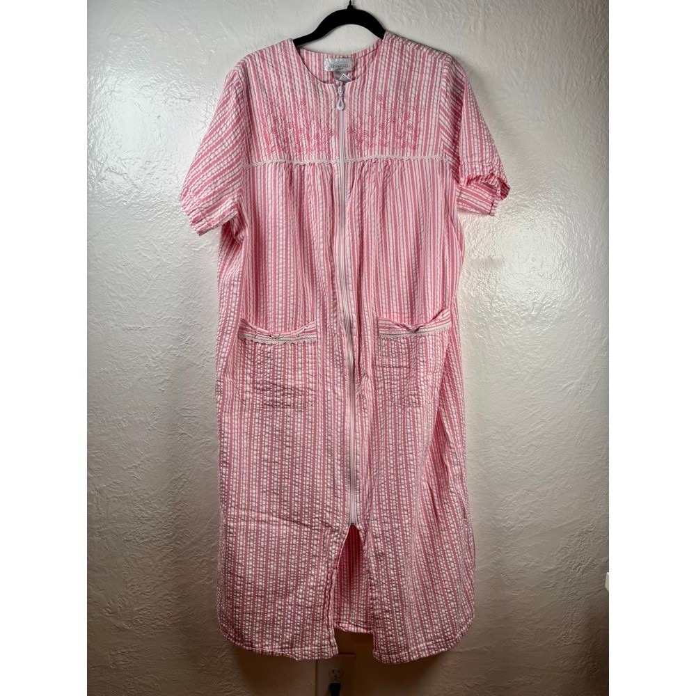 Intimate Essentials House Dress Seersucker Pink Stripe 1X Zip Front Housecoat